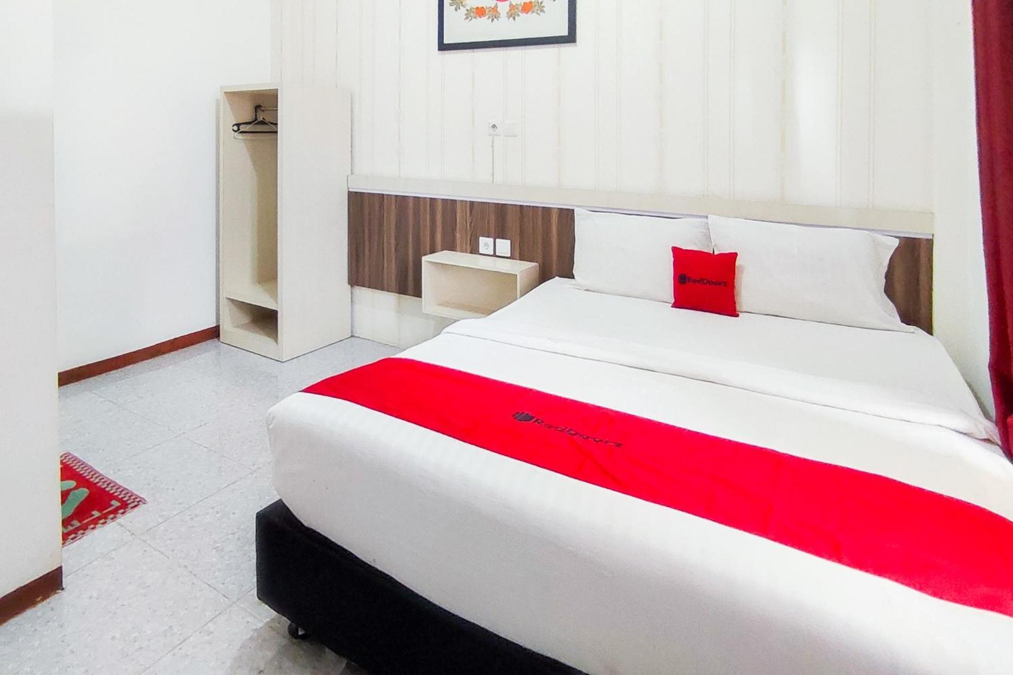 Reddoorz Syariah At Penginapan Eby Padang Exterior photo