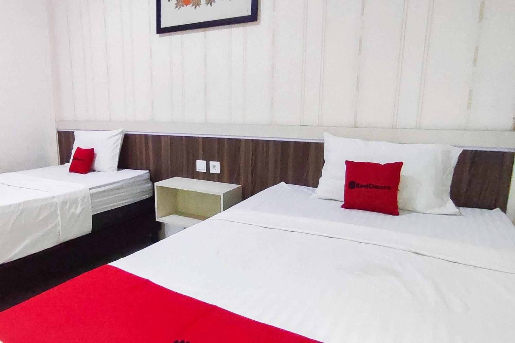 Reddoorz Syariah At Penginapan Eby Padang Exterior photo