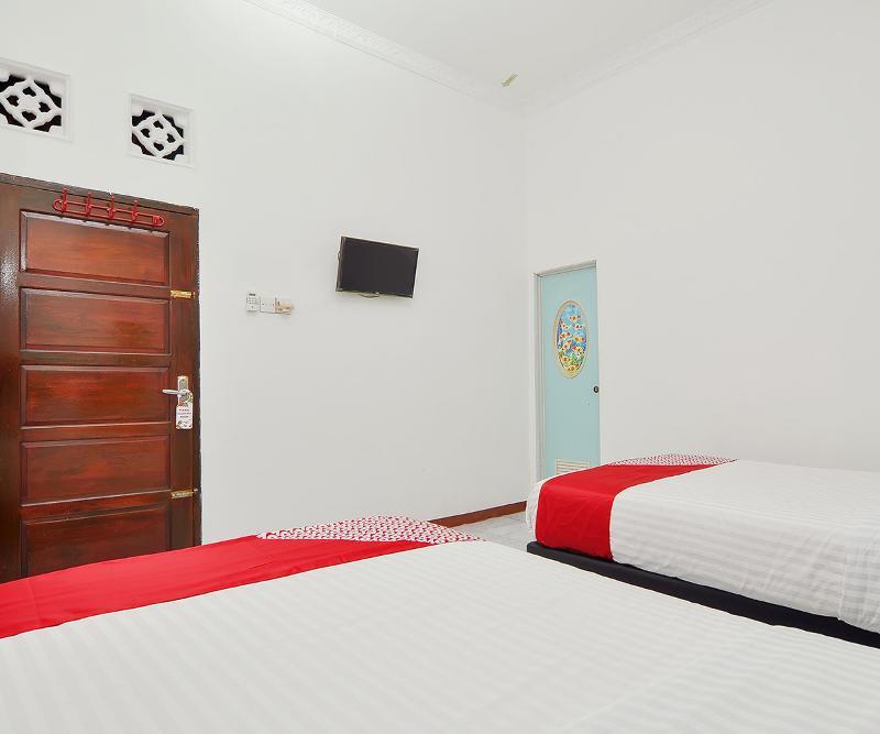 Reddoorz Syariah At Penginapan Eby Padang Exterior photo